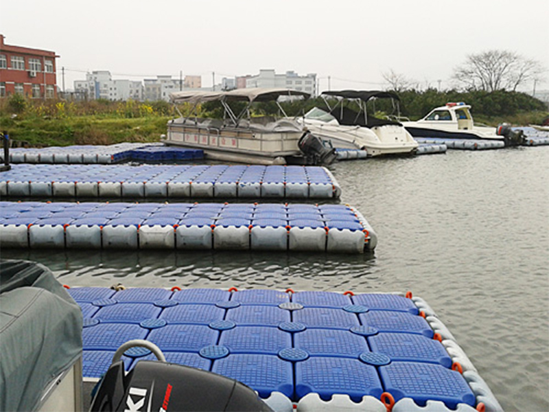 Ponton buis float